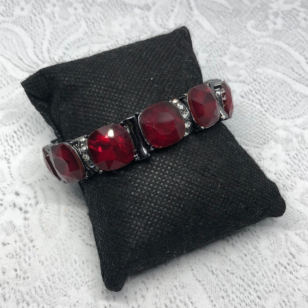 Red crystal and rhinestones black gunmetal stretch bracelet